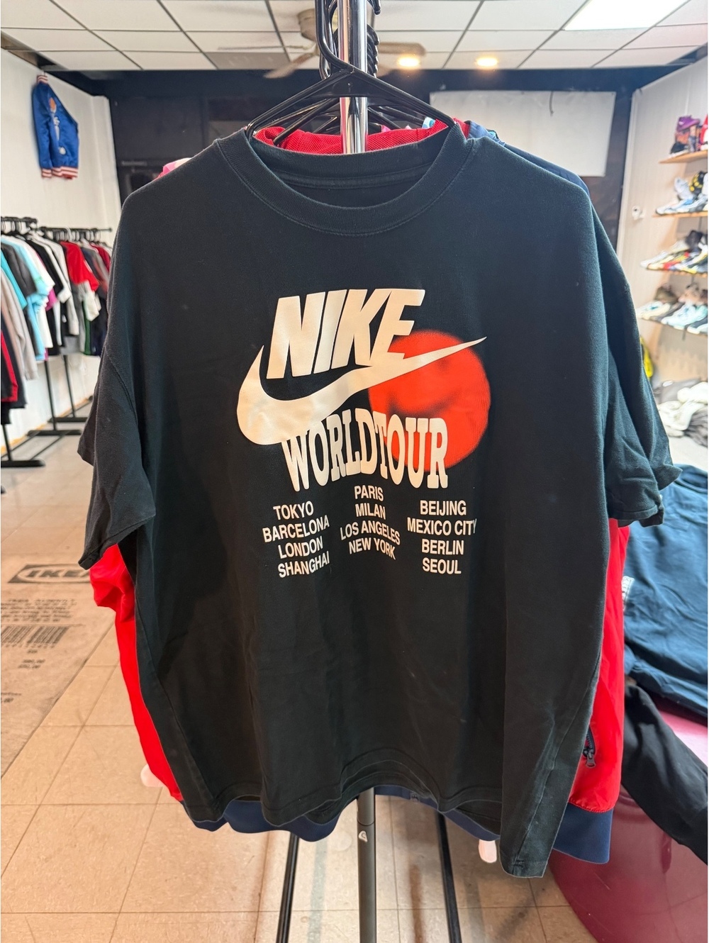 NIKE SPORTSWEAR WORLD TOUR TEE BLACK SIZE XL
